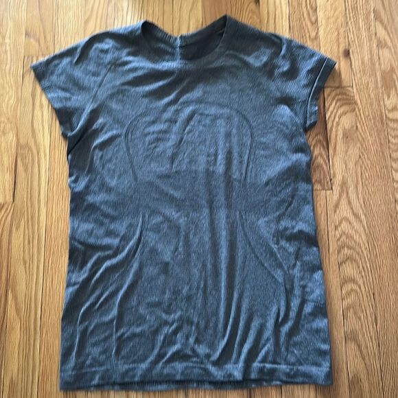 Lululemon Sz 10 Run Swiftly short sleeve shirt great pre owned condition - Picture 1 of 5